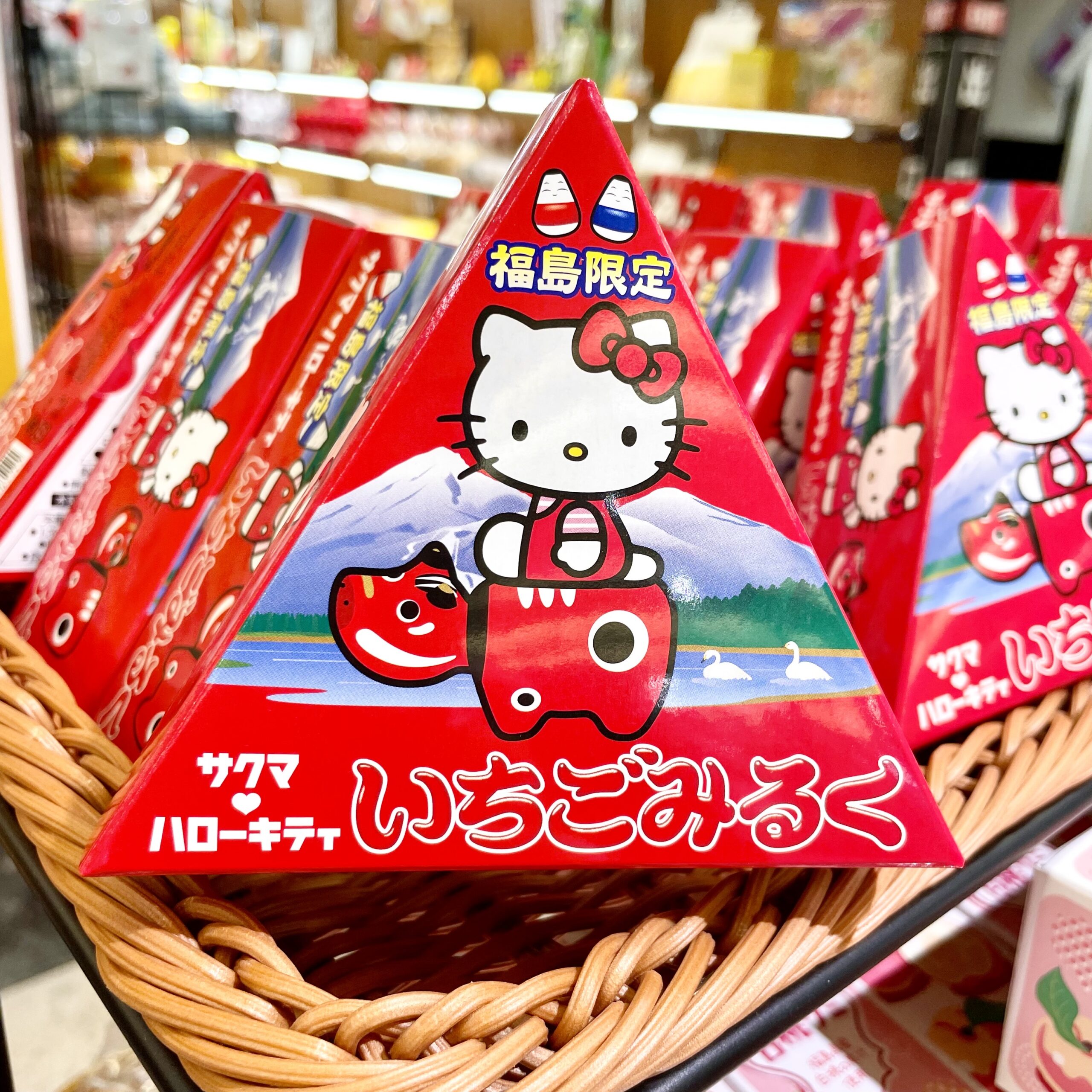 ご当地キティ　クッピーラムネ　いちごみるく ロングセラー商品「クッピーラムネ」とのレトロかわいいコラボ